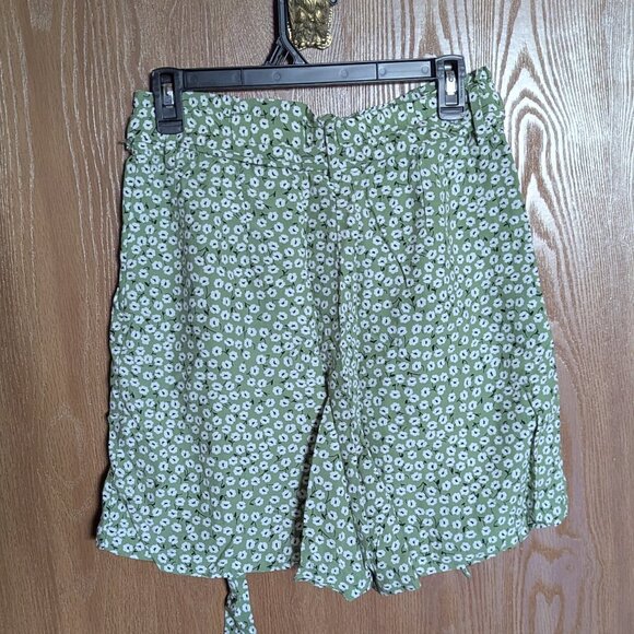 H&M Green Floral Shorts w/ Waist Tie, 10 - Picture 2 of 7